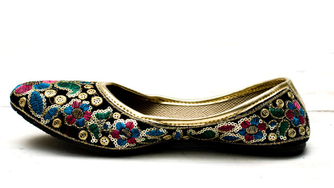 刺繍とスパンコールのフラットシューズ 3 - 横からのイメージです。