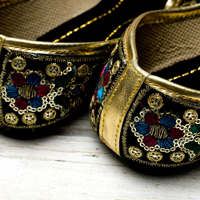 刺繍とスパンコールのフラットシューズ 4 - かかと部分をアップにしてみました。