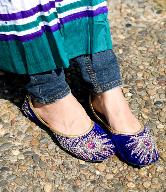 刺繍とスパンコールのフラットシューズ 6 - 実際に履いてみました。