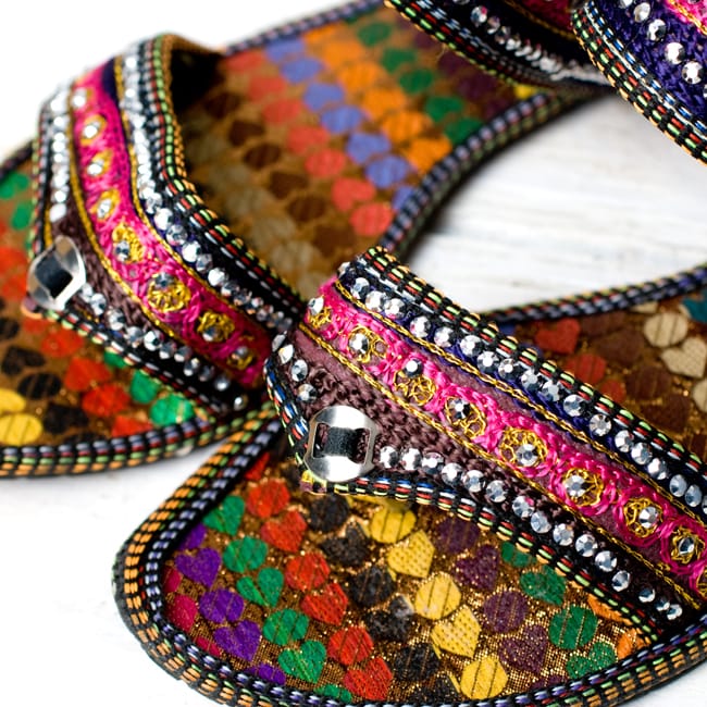 インドのフラットサンダル 3 - つまさき部分をアップにしてみました。