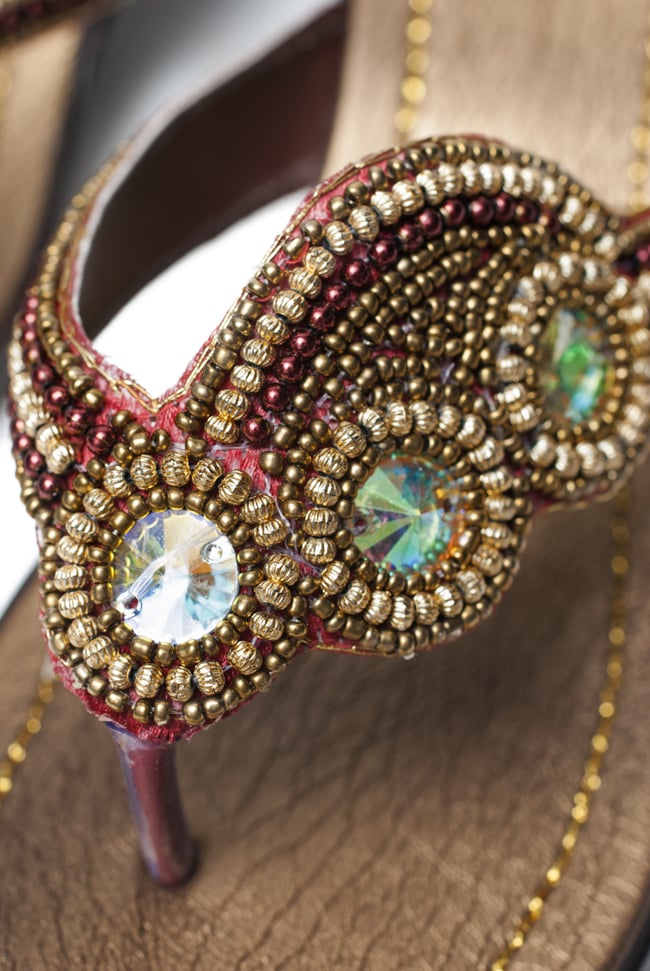 インドのジュエルサンダル 2 - 装飾部分をアップにしてみました。とてもゴージャスです。