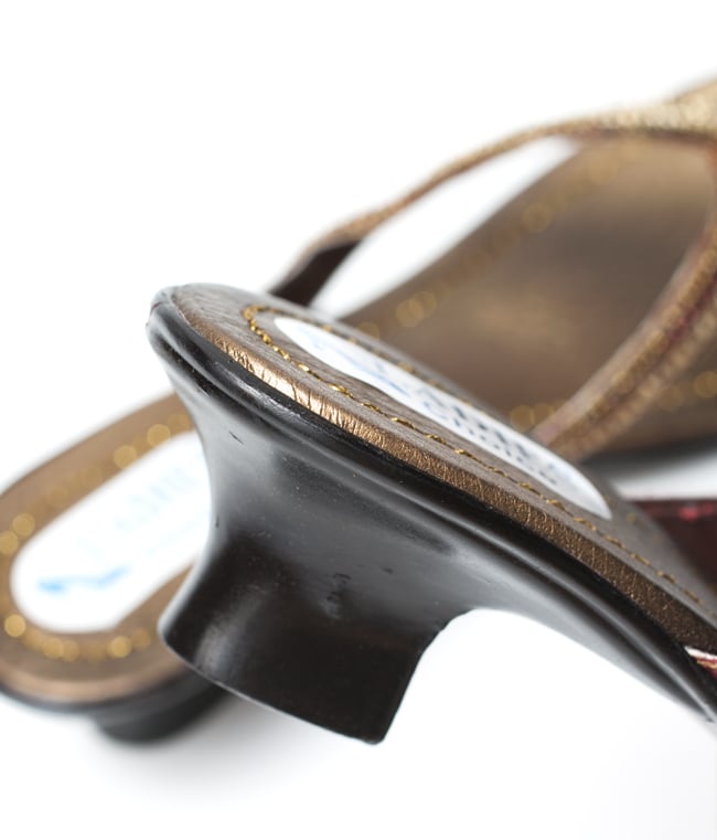 インドのジュエルサンダル 5 - ヒールはおおむね5cm程度となっています。