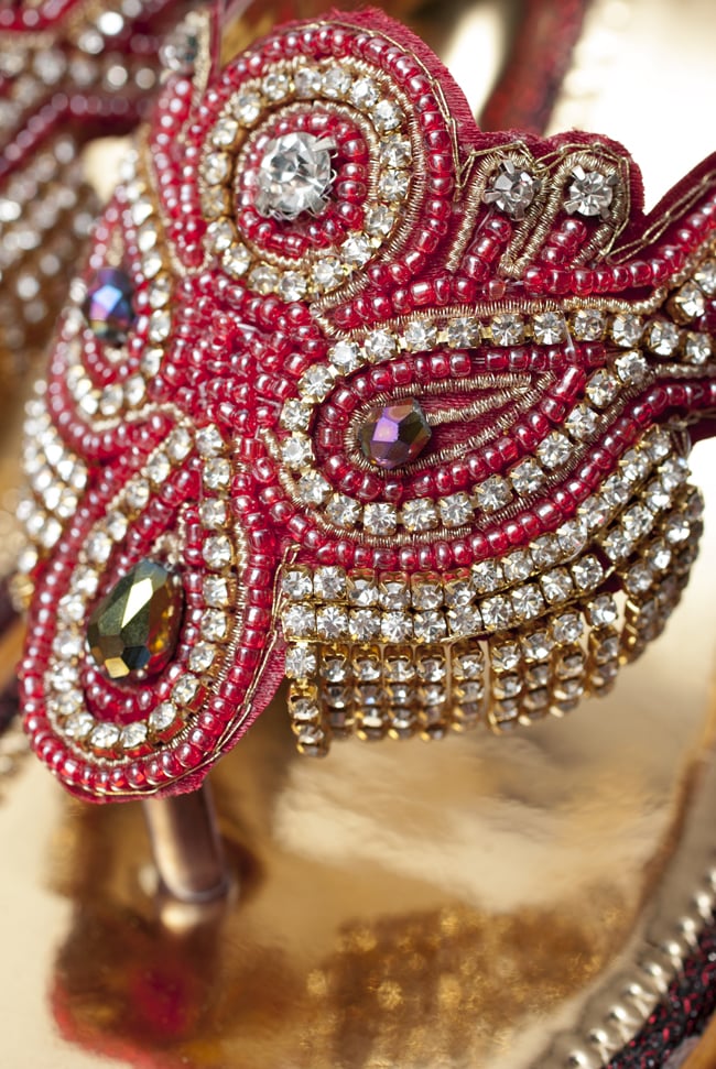 インドのゴージャスサンダル - ゴールデンインソール 2 - 装飾部分をアップにしてみました。とてもゴージャスです。