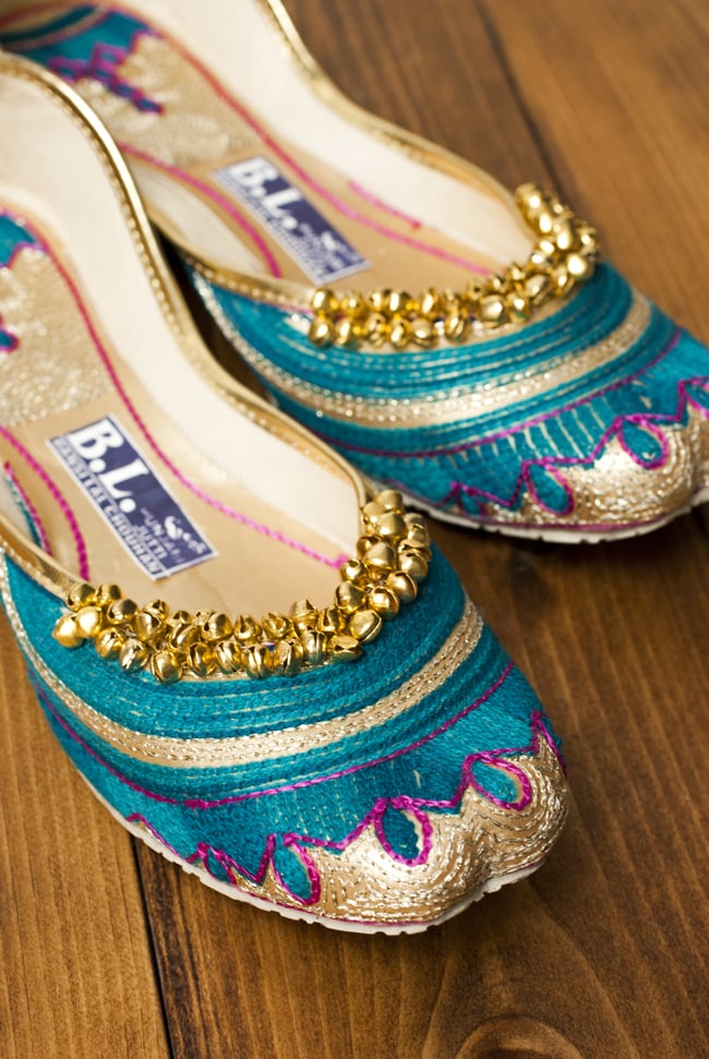 ゴージャス刺繍のマハラニフラットシューズ 3 - 角度を変えてみてみました。