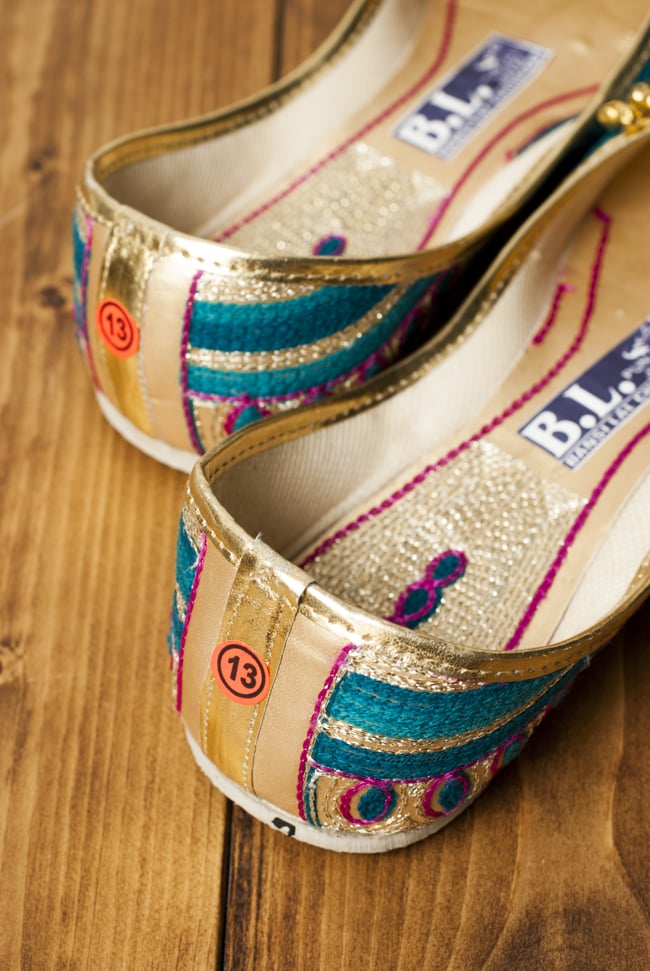 ゴージャス刺繍のマハラニフラットシューズ 5 - かかと部分の様子です。