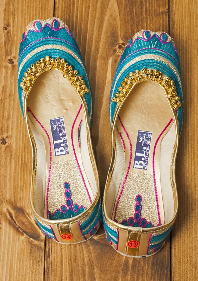 ゴージャス刺繍のマハラニフラットシューズ 6 - 上からの写真です。