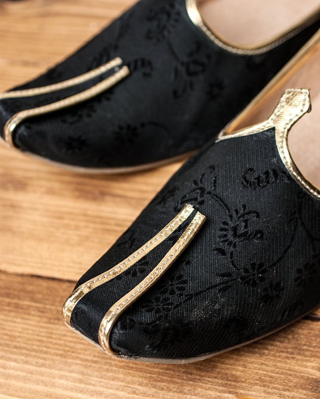 男性用宮廷靴 - モジャリ 2 - つま先部分をアップにしてみました。インドらしいデザインが可愛いです。