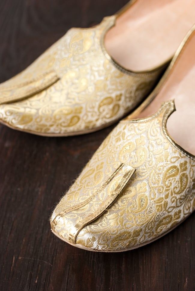 男性用宮廷靴 - モジャリ（ペイズリー） 2 - つま先部分をアップにしてみました。インドらしいデザインが可愛いです。