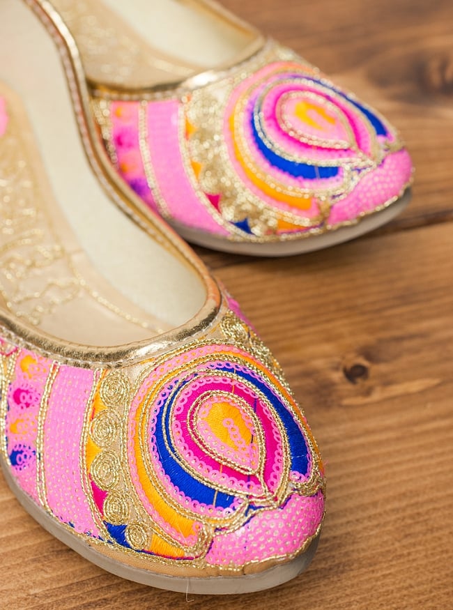 ゴージャス刺繍のマハラニフラットシューズ 3 - 角度を変えてみてみました。