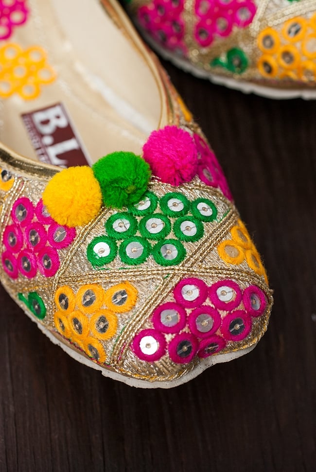 ゴージャス刺繍のマハラニフラットシューズ 3 - 角度を変えてみてみました。