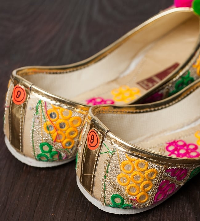 ゴージャス刺繍のマハラニフラットシューズ 5 - かかと部分の様子です。