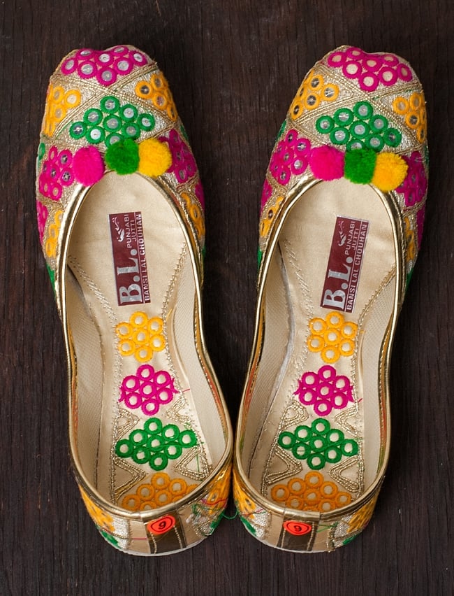 ゴージャス刺繍のマハラニフラットシューズ 6 - 上からの写真です。