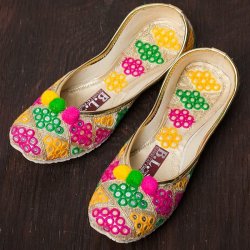 ゴージャス刺繍のマハラニフラットシューズの商品写真