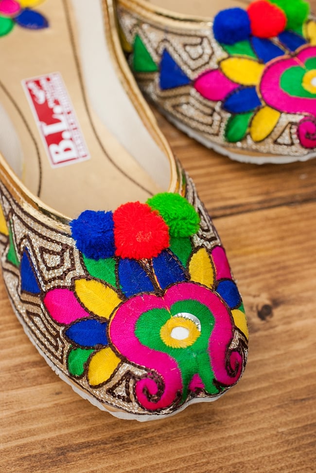 ゴージャス刺繍のマハラニフラットシューズ 3 - 角度を変えてみてみました。