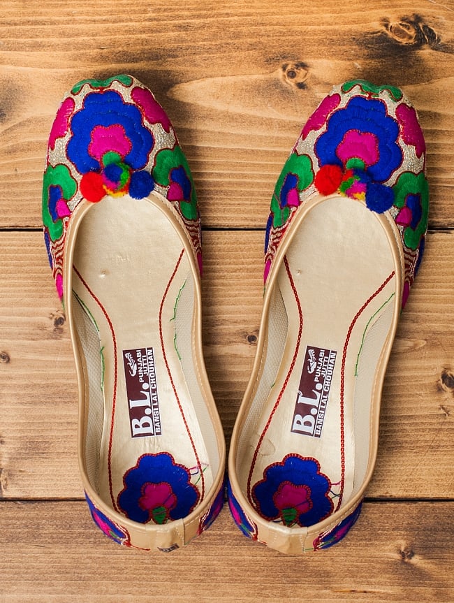 ゴージャス刺繍のマハラニフラットシューズ 6 - 上からの写真です。