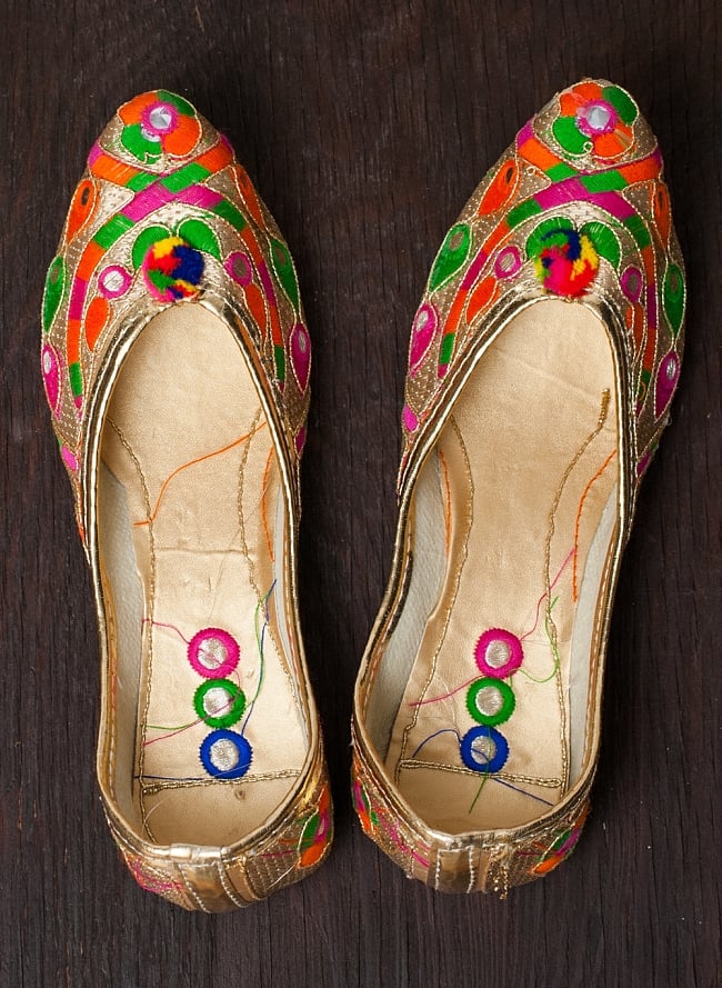ゴージャス刺繍のマハラニフラットシューズ 6 - 上からの写真です。