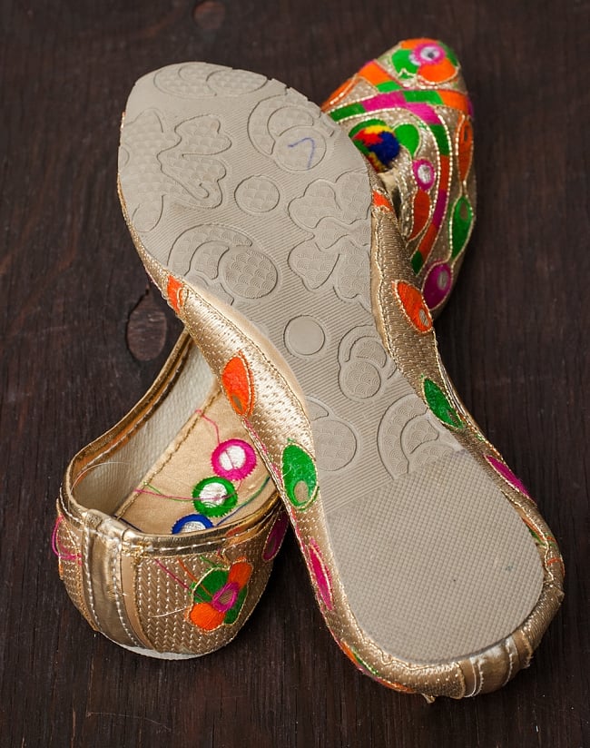 ゴージャス刺繍のマハラニフラットシューズ 7 - 裏面はこのようになっています。