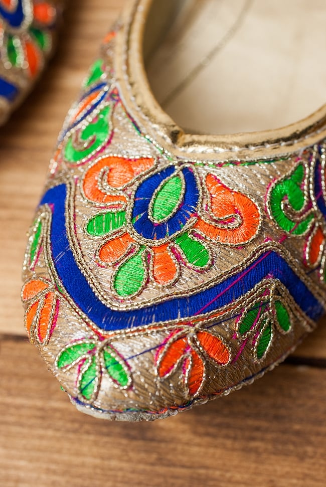 ゴージャス刺繍のマハラニフラットシューズ 3 - 角度を変えてみてみました。