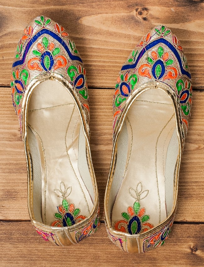ゴージャス刺繍のマハラニフラットシューズ 6 - 上からの写真です。