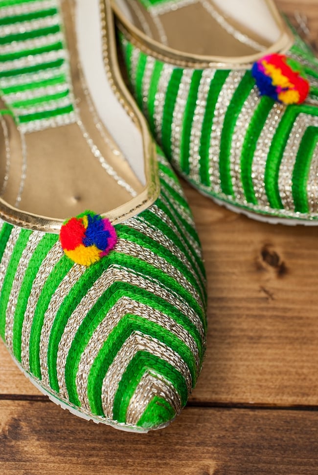 ゴージャス刺繍のマハラニフラットシューズ 3 - 角度を変えてみてみました。