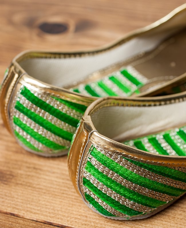 ゴージャス刺繍のマハラニフラットシューズ 5 - かかと部分の様子です。