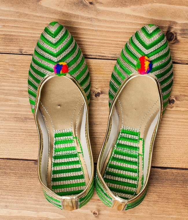 ゴージャス刺繍のマハラニフラットシューズ 6 - 上からの写真です。