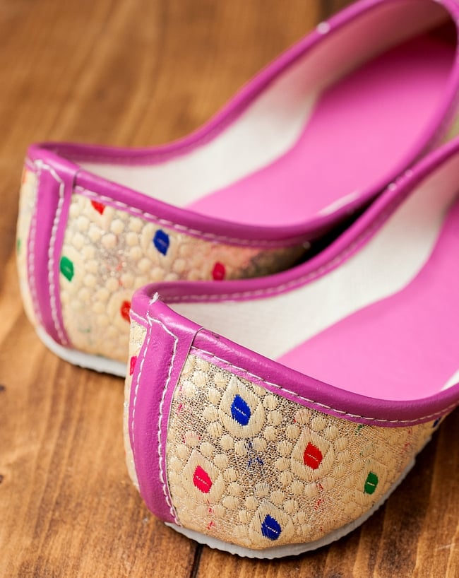 ゴージャス刺繍のマハラニフラットシューズ 5 - かかと部分の様子です。