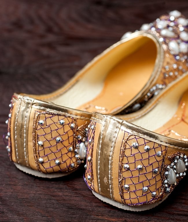 ゴージャス刺繍のマハラニフラットシューズ 5 - かかと部分の様子です。