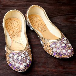 ゴージャス刺繍のマハラニフラットシューズの商品写真