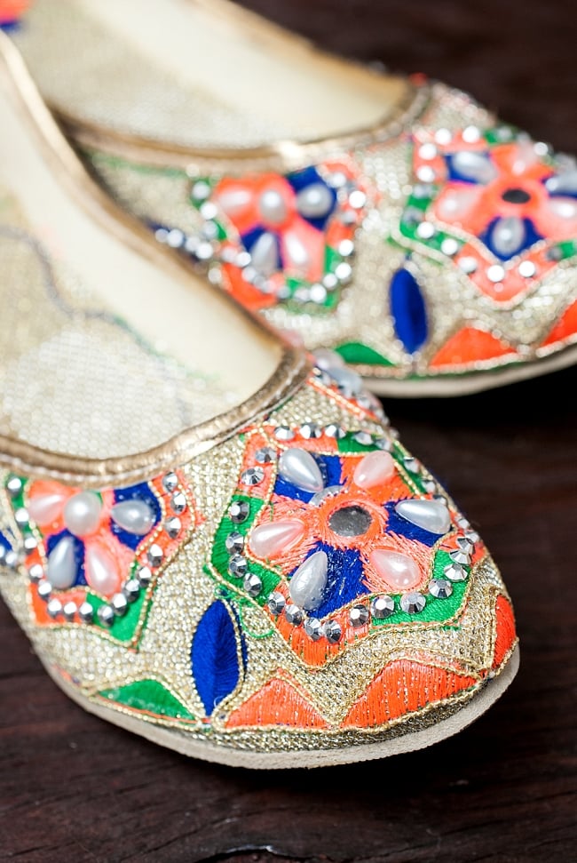 ゴージャス刺繍のマハラニフラットシューズ 3 - 角度を変えてみてみました。