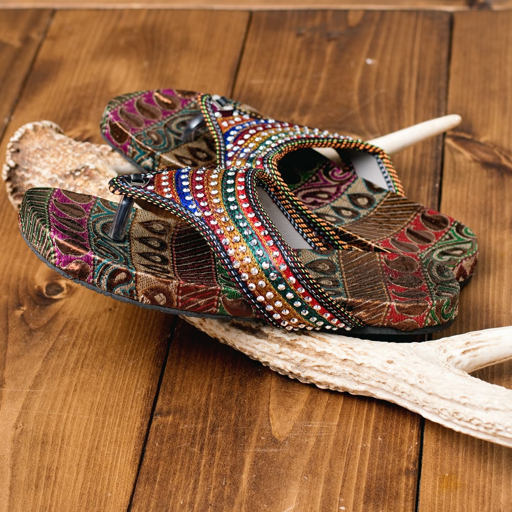 インドのカラフル刺繍ビーチサンダル の通販 - TIRAKITA.COM