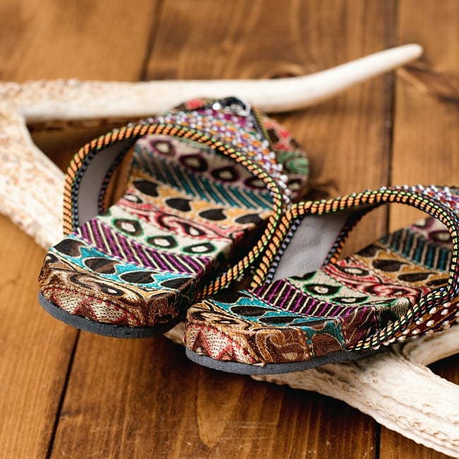 インドのカラフル刺繍ビーチサンダル 5 - 踵の部分です