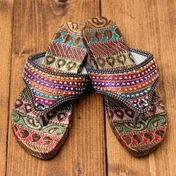 インドのカラフル刺繍ビーチサンダルの商品写真