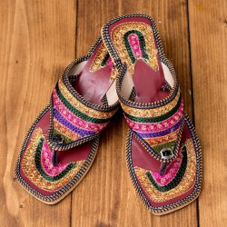 インドのカラフル刺繍トングサンダル - 【ヒール付き】の商品写真