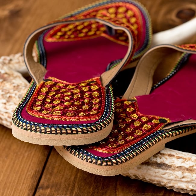 インドのカラフル刺繍ビーチサンダル 5 - 踵の部分です
