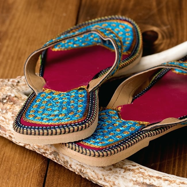 インドのカラフル刺繍ビーチサンダル の通販 - TIRAKITA.COM