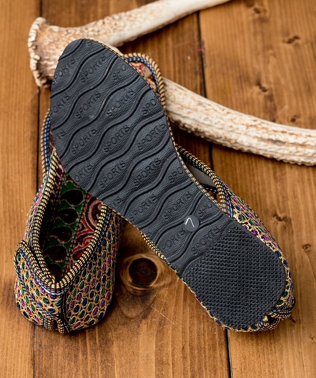 インドのカラフル刺繍トングサンダル - 【踵テープ】 7 - 靴の裏面はこのようになっています