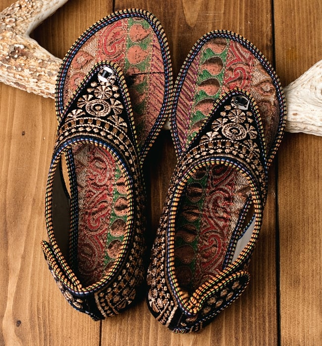 インドのカラフル刺繍トングサンダル - 【踵テープ】 6 - 上からの写真です