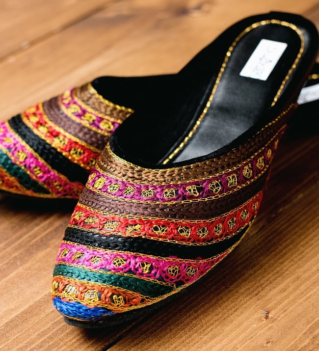 インドのカラフル刺繍スリッパサンダル 2 - 拡大写真です
