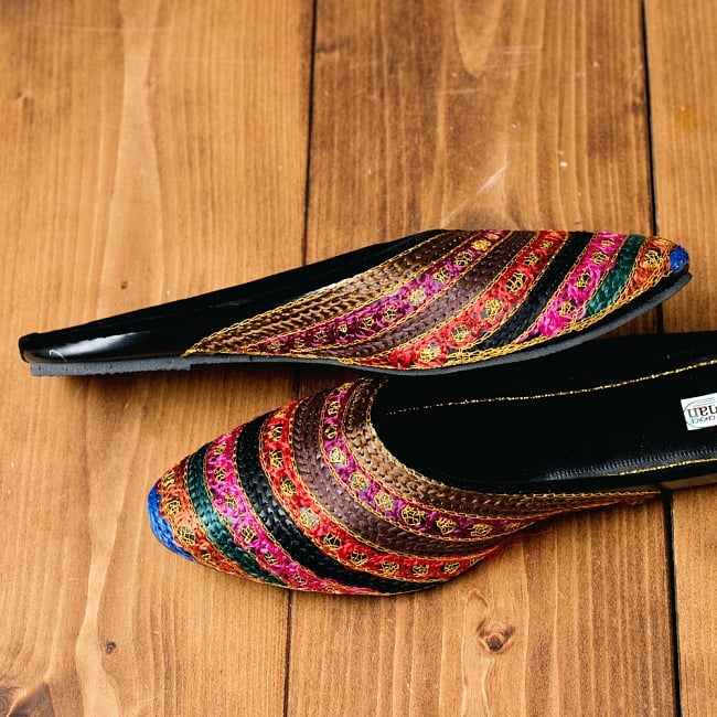 インドのカラフル刺繍スリッパサンダル 4 - 横からの写真です