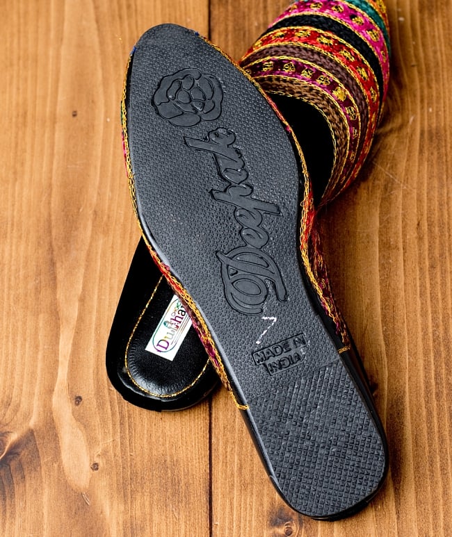 インドのカラフル刺繍スリッパサンダル 7 - 靴の裏面はこのようになっています