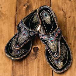 インドのカラフル刺繍トングサンダル - 【ヒール付き】の商品写真