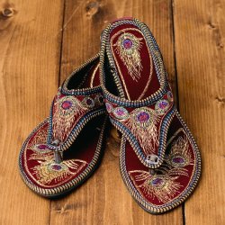 インドのカラフル刺繍トングサンダル - 【ヒール付き】の商品写真