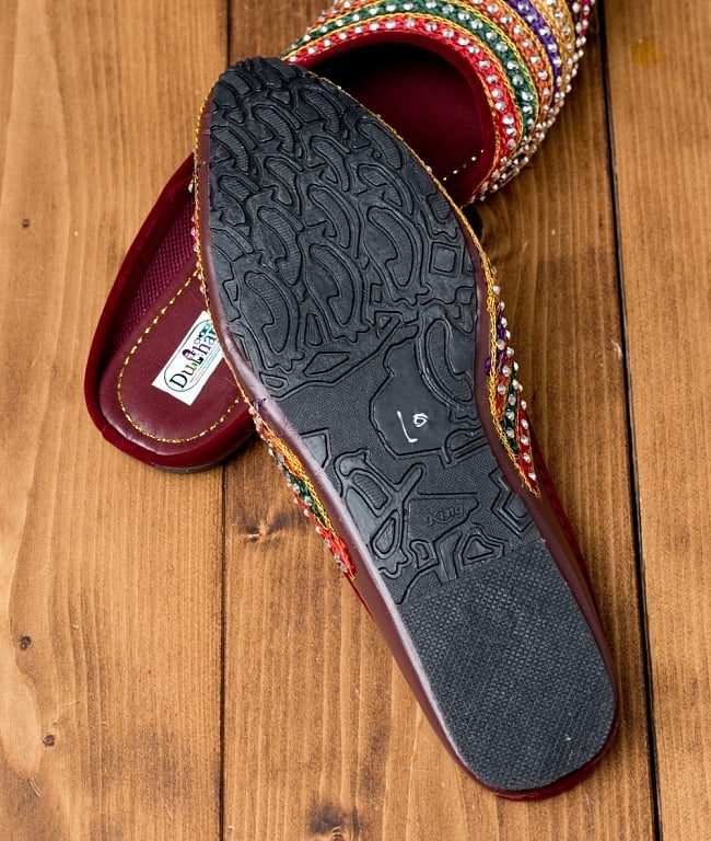 インドのカラフル刺繍スリッパサンダル 7 - 靴の裏面はこのようになっています