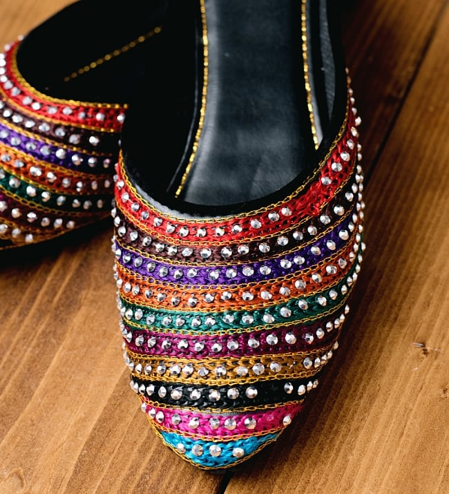 インドのカラフル刺繍スリッパサンダル 2 - 拡大写真です