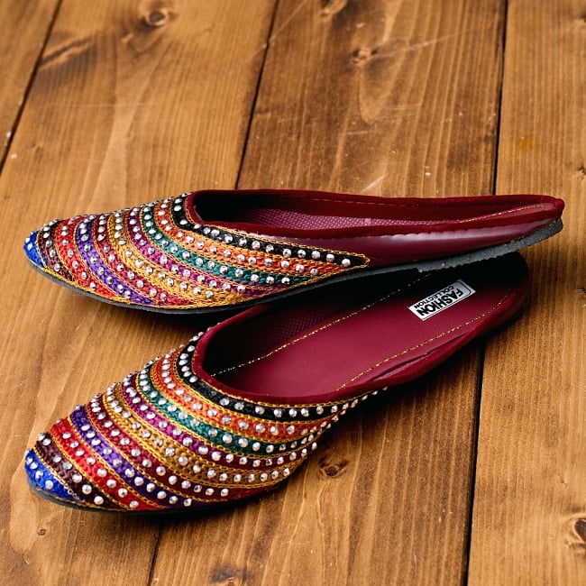インドのカラフル刺繍スリッパサンダル 4 - 横からの写真です
