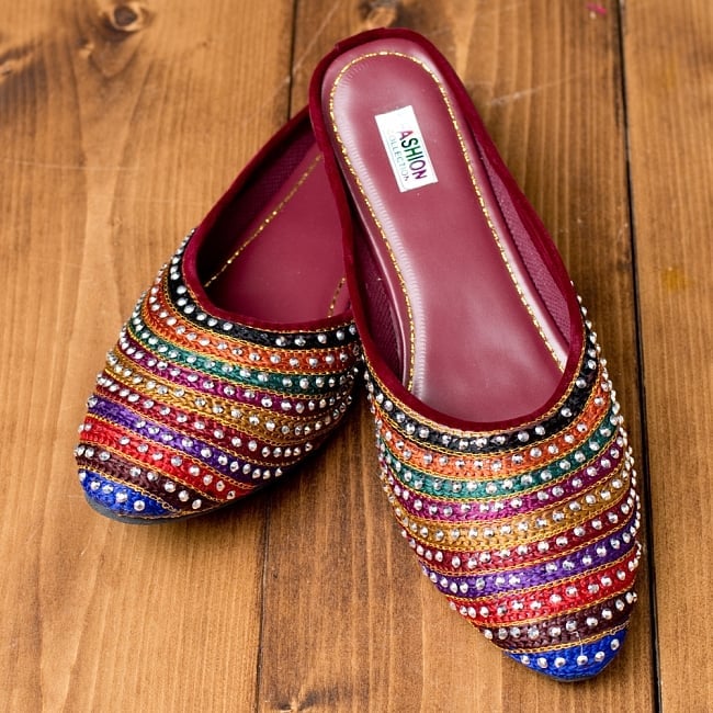 インドのカラフル刺繍スリッパサンダルの写真トングサンダル,チャッパル,サンダル,靴,インド サンダル,夏,サンダル レディース,パントゥーフル