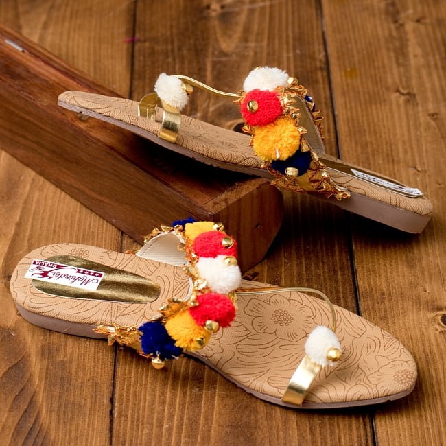 カッチテイストのカラフル刺繍サンダル 4 - 横からの写真です