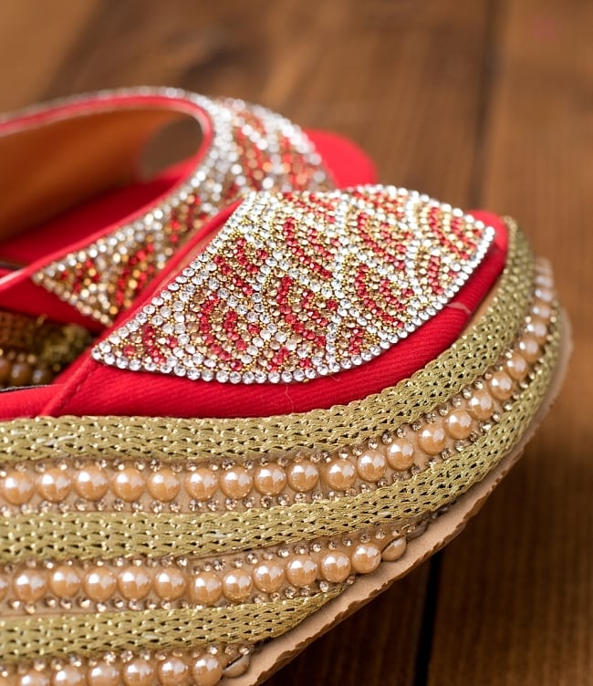 ゴージャスラインストーンのウェッジソールサンダル 3 - 別の角度からの写真です