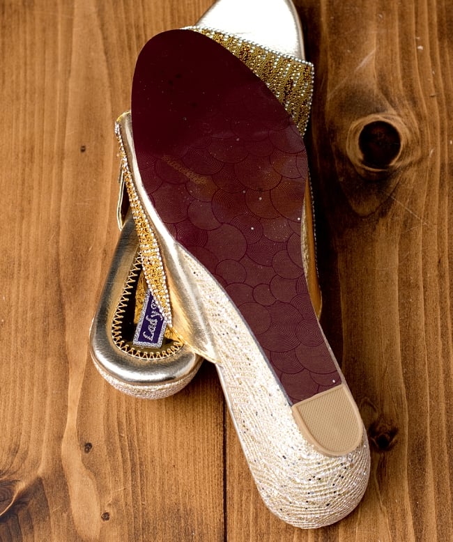 ゴージャスラインストーンのウェッジソールサンダル 7 - 靴の裏面はこのようになっています